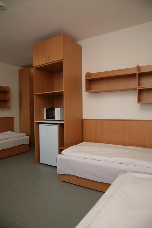 Imola Hostel เอ็กเกอร์ ห้อง รูปภาพ