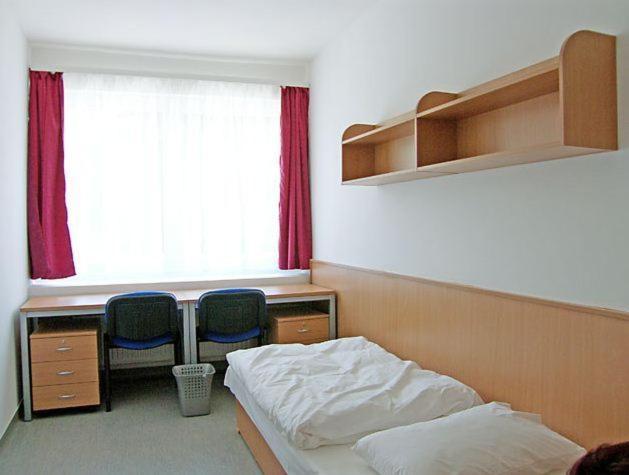 Imola Hostel เอ็กเกอร์ ห้อง รูปภาพ