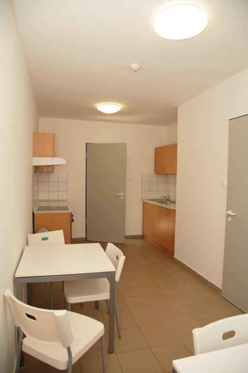 Imola Hostel เอ็กเกอร์ ภายนอก รูปภาพ