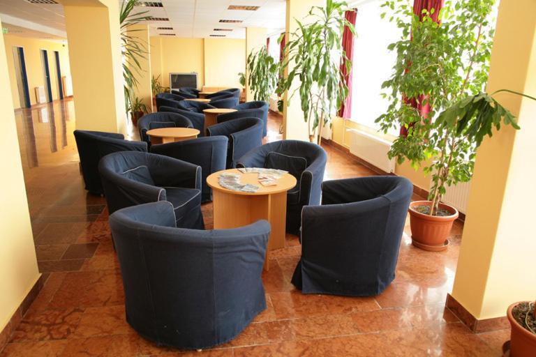 Imola Hostel เอ็กเกอร์ ภายนอก รูปภาพ