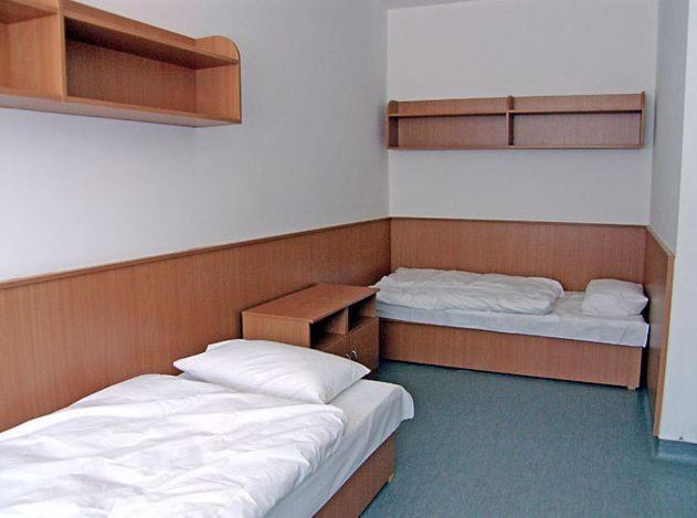 Imola Hostel เอ็กเกอร์ ภายนอก รูปภาพ